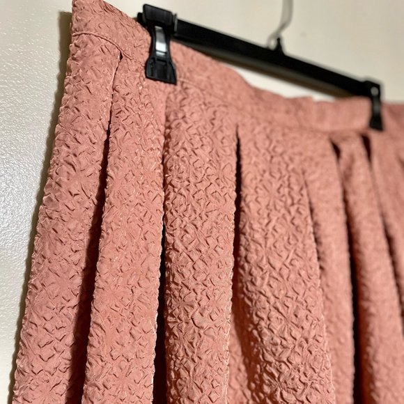 Bubble Embossed Pleated Skirt in Blush - Picture 3 of 6